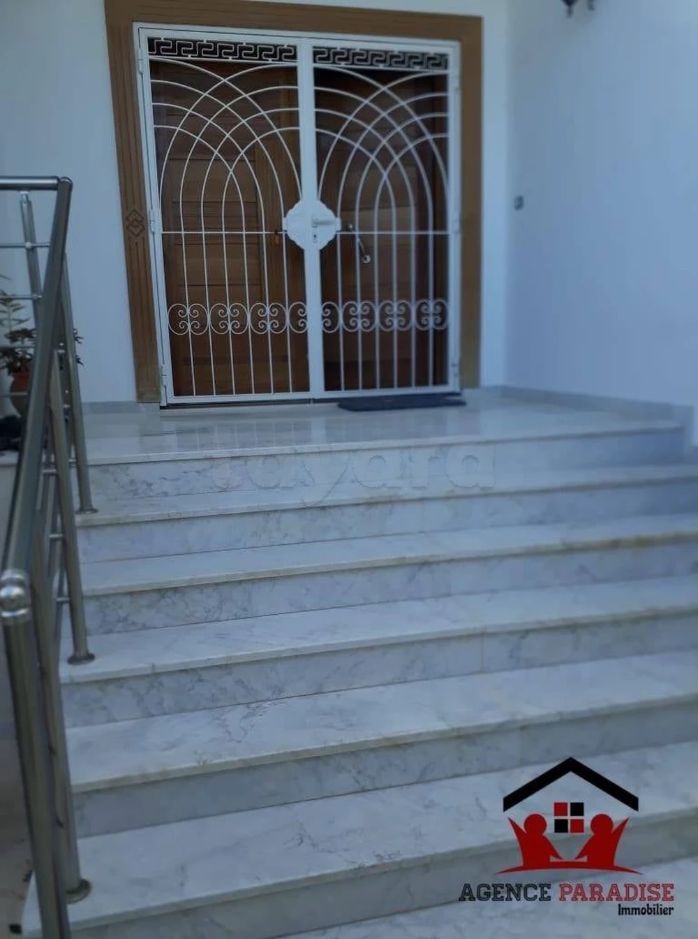 A VENDRE VILLA + 2 APPARTEMENT A KALAA SGHIRA