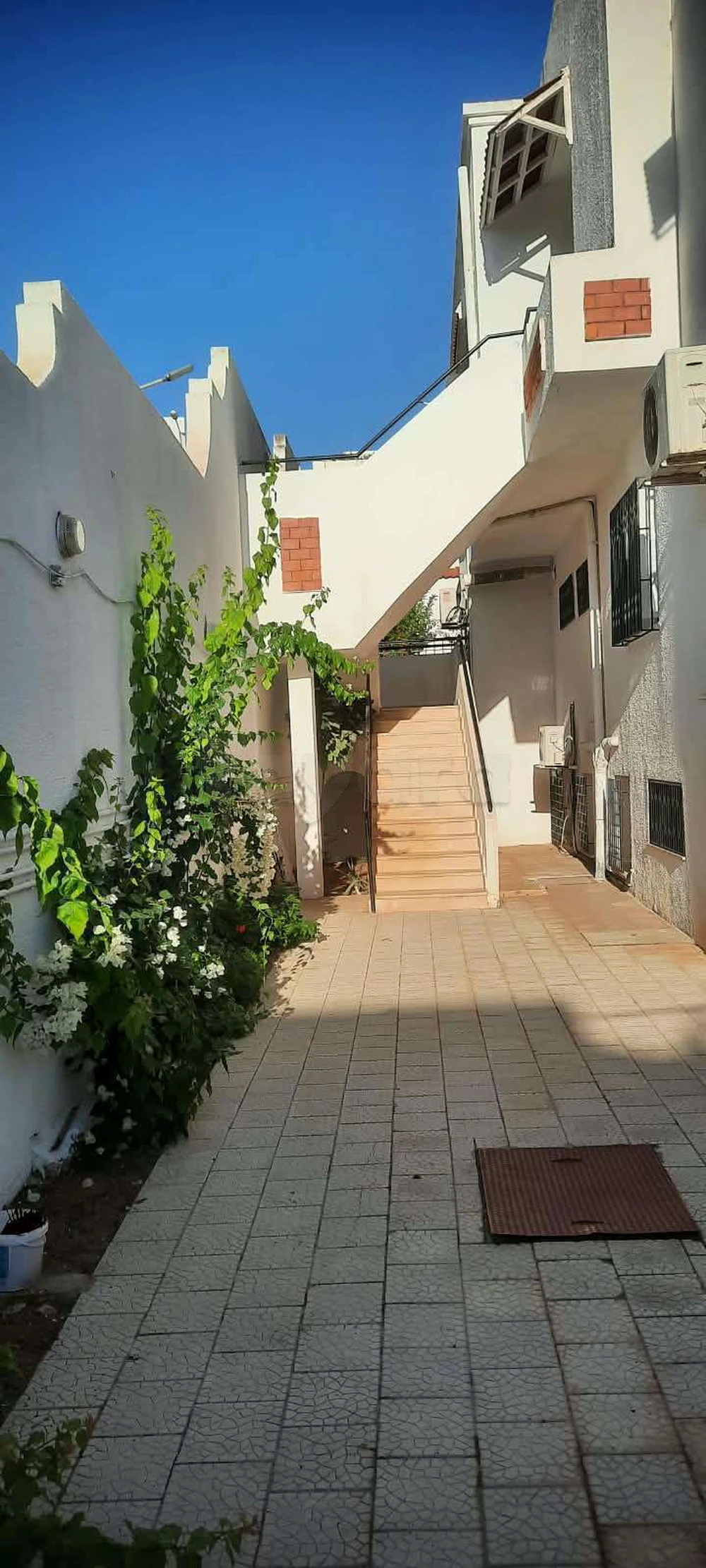 Loue Etage-villa indépendant ennasr2