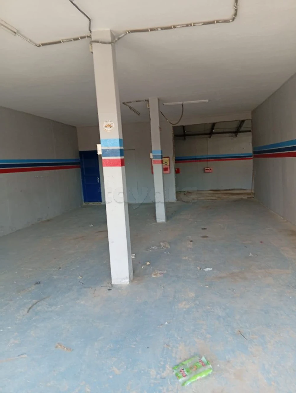A louer un dépôt 200m² fait l'agle 03 portes ce trouve sur la route principal Jaber Ibn Hayen Bhar Lazreg La Marsa