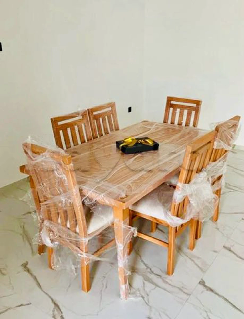 table à manger jamais utilisé