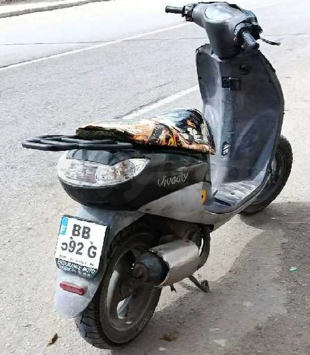 Peugeot vivacty scooter vespa
