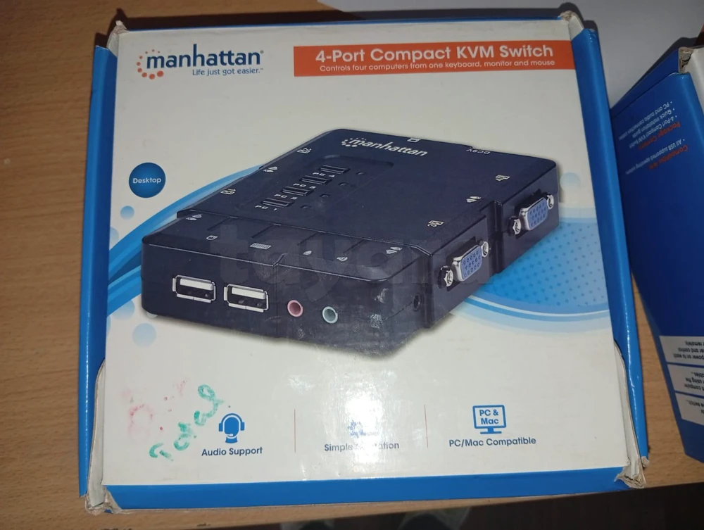 Switch KVM Compact 4 Ports Manhattan