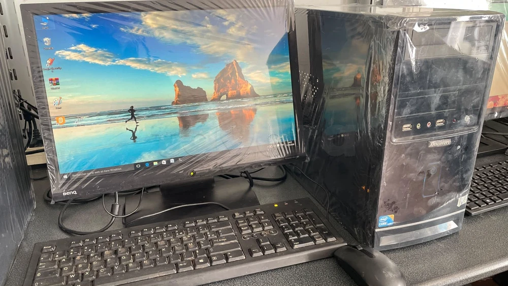 PC Bureau Complet / Intel Core i3 / 4 Go RAM / Écran BenQ, Clavier et Souris