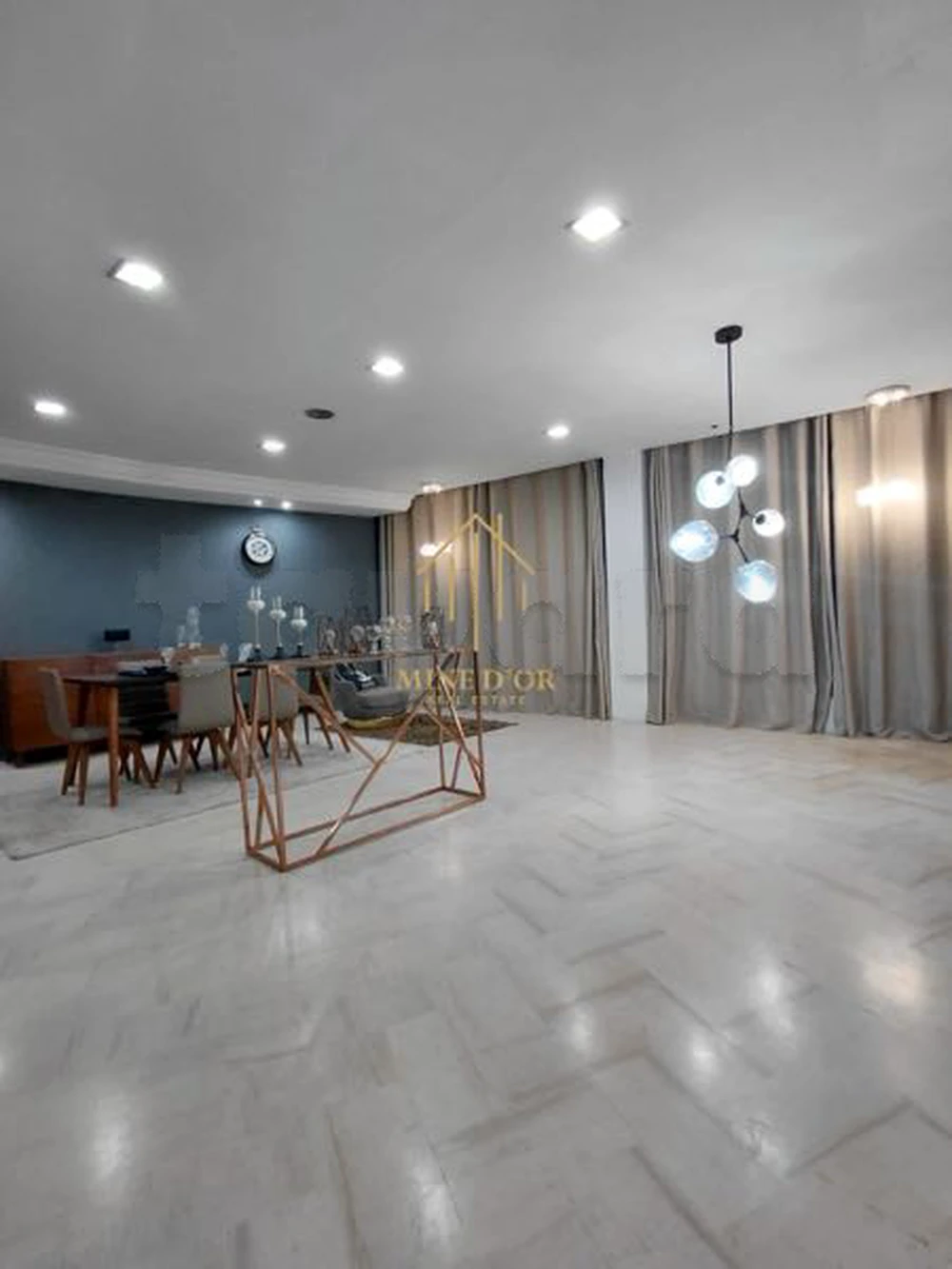 Showroom aménagée 270m² sur la Route de la soukra