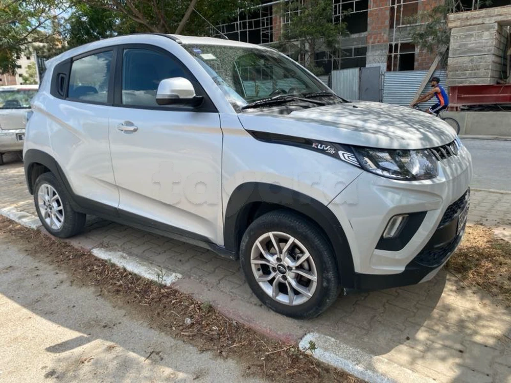 Carte voiture Mahindra Hover