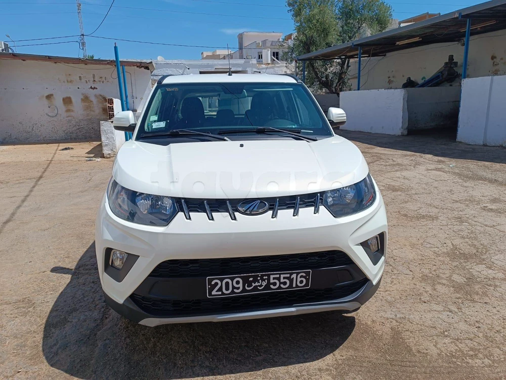 MAHINDRA KUV100 K6+