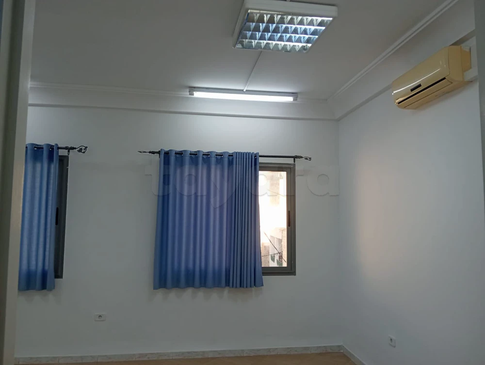 Grand bureau spacieux 100 m² (3 pièces) à louer - Rue Les Orangers, Nabeul