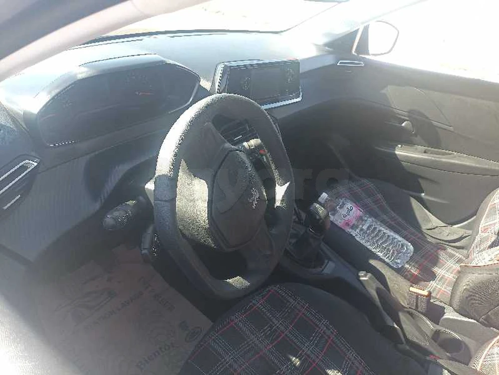 Carte voiture Peugeot 208