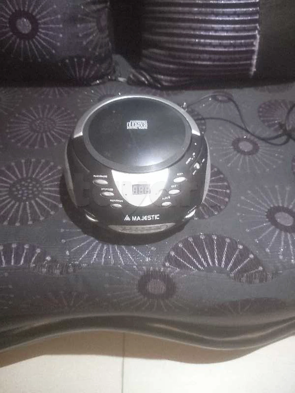 lecteur CD/MP3 portable avec radio FM de la marque Majestic