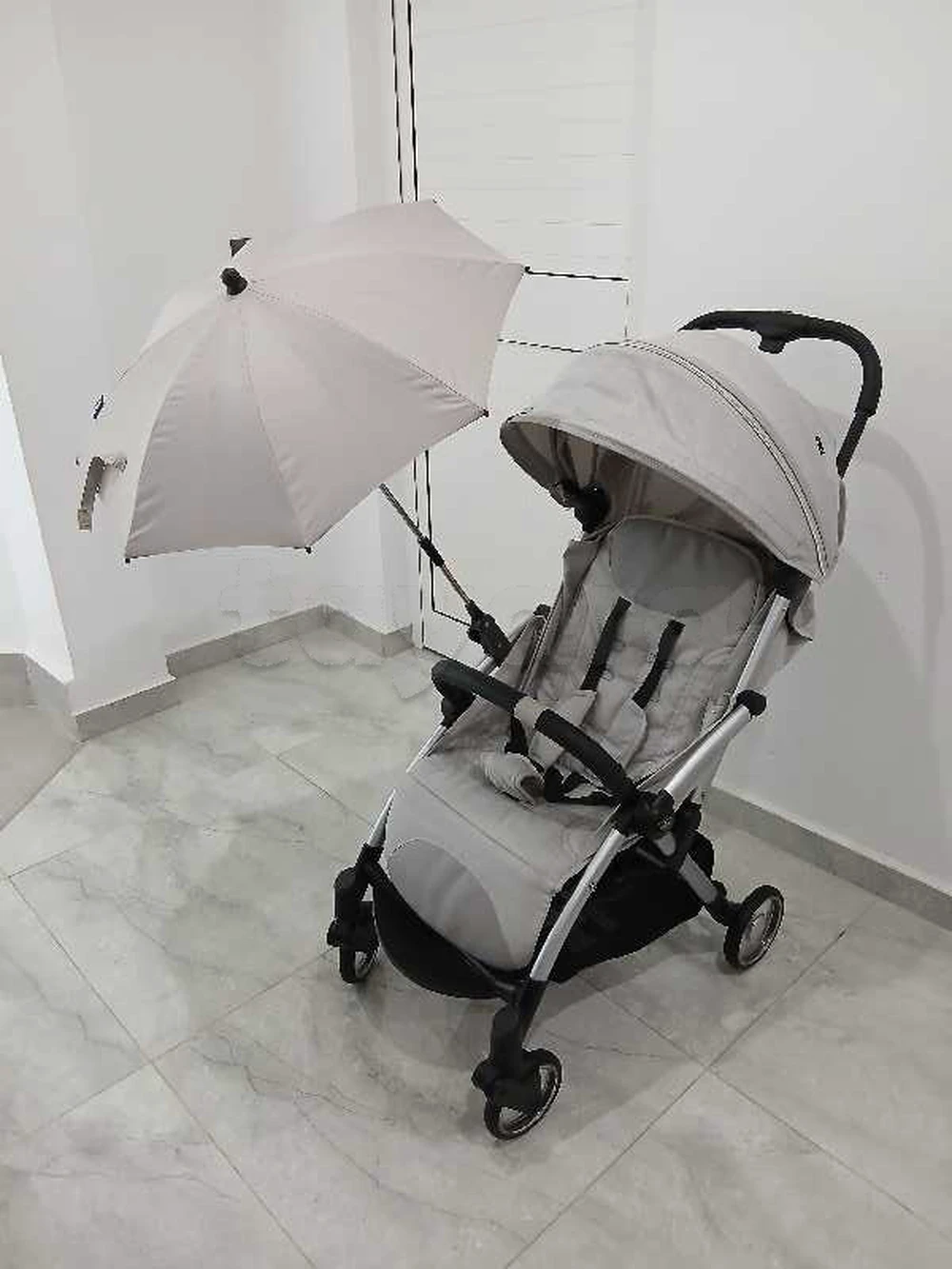 poussette CHICCO pliable importé état comme neuf