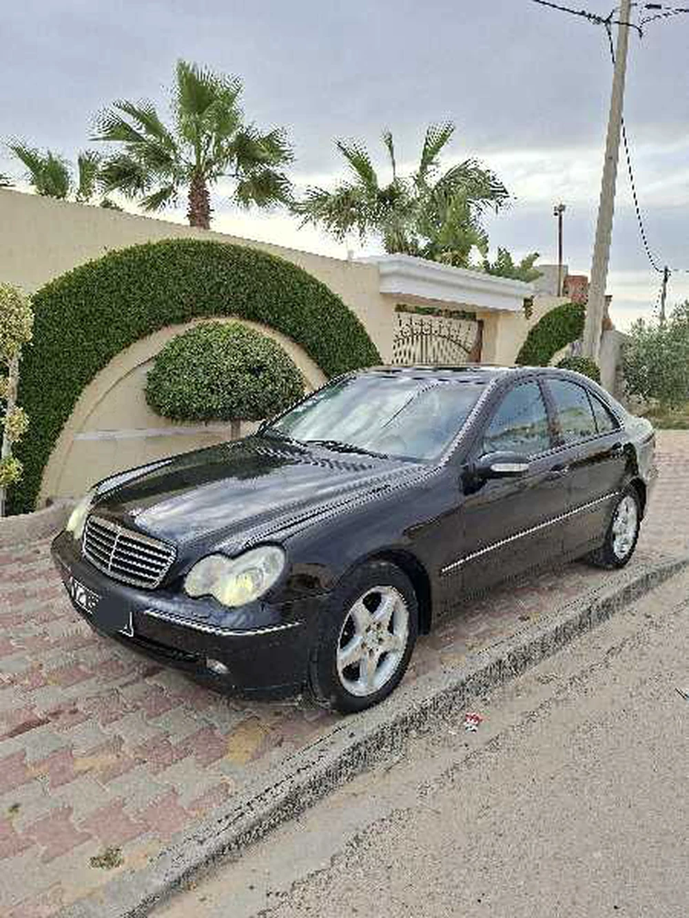 Mercedes-Benz 220