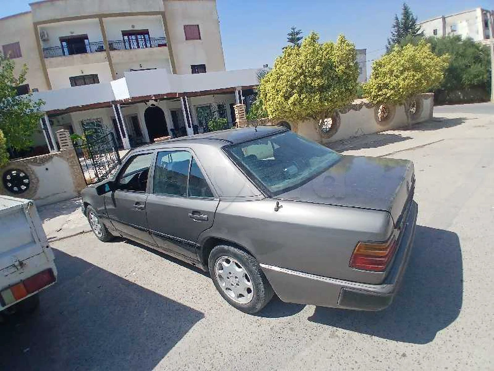 Mercedes-Benz 250