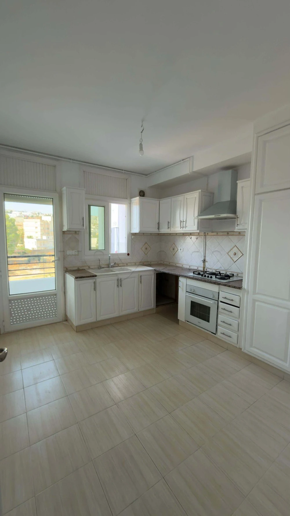 À LOUER – APPARTEMENT S+3 À MENZAH 7 BIS AVEC PARKING SS