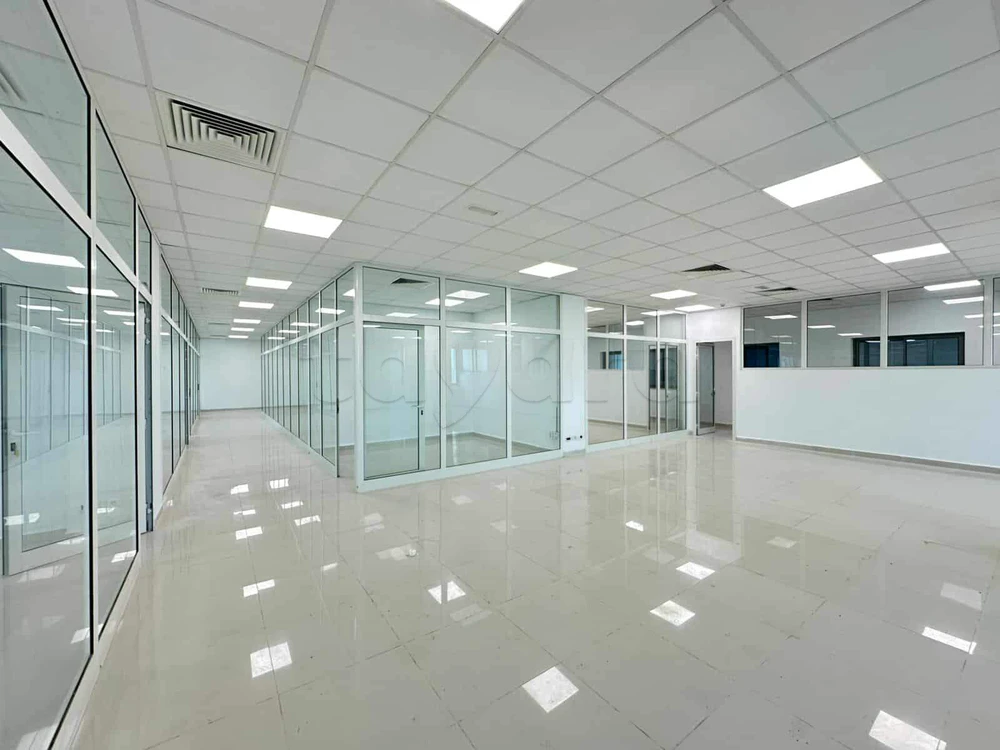 A louer plateau 620 m² en 12 pièces Charguia 2