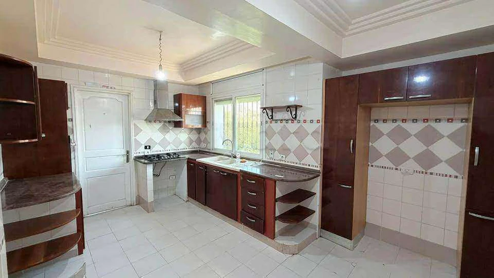 À LOUER – villa S+5 indépendante à El Manar 1