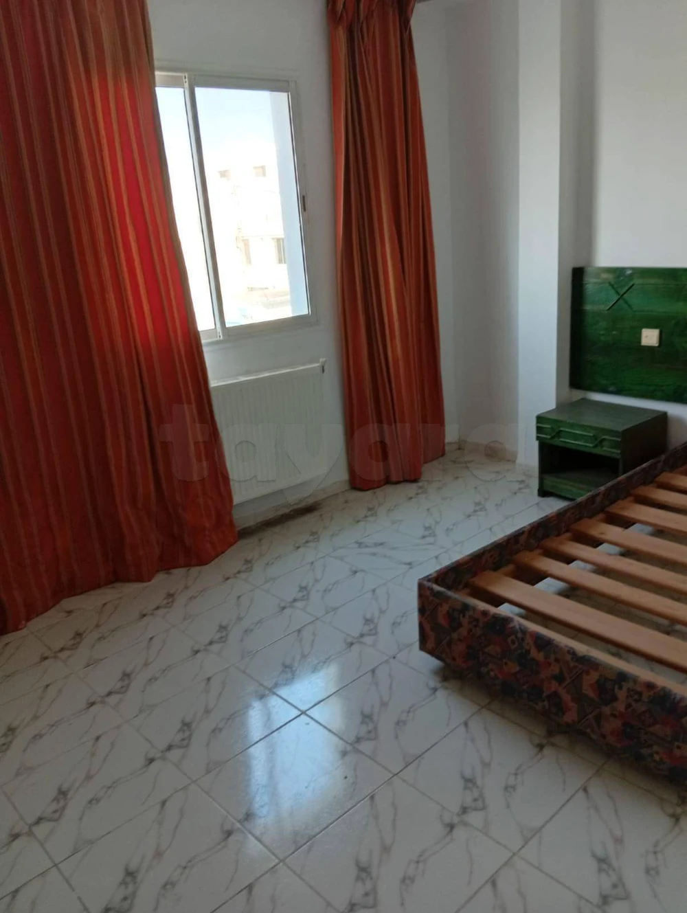 On vous propose pour location annelle des chambres d'hôtel S0 bien équiper en 1er étage dans la zone industrielles Lac 3 Le Kram