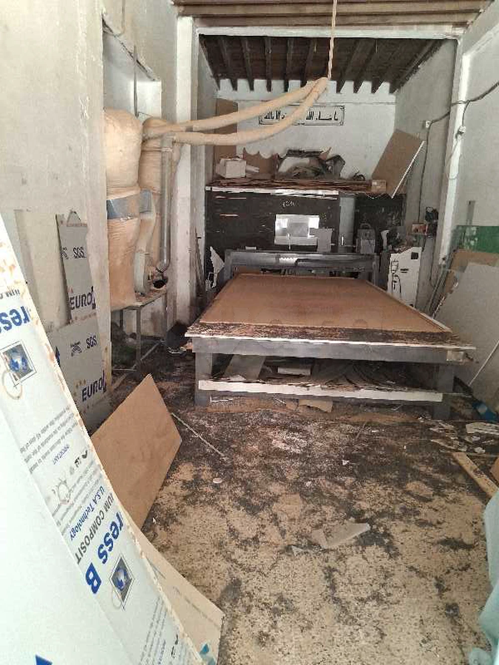 للبيع مشروع قائم الذات من سنة 2014
Machine cnc 2m x 4m