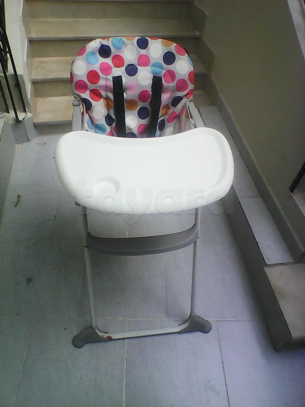 une chaise haute évolutive