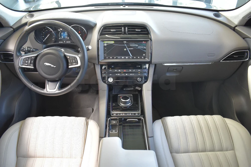 Carte voiture Jaguar F-Type