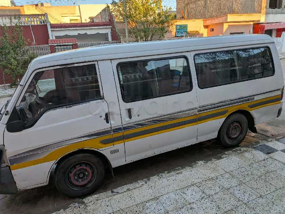 Mazda E2000