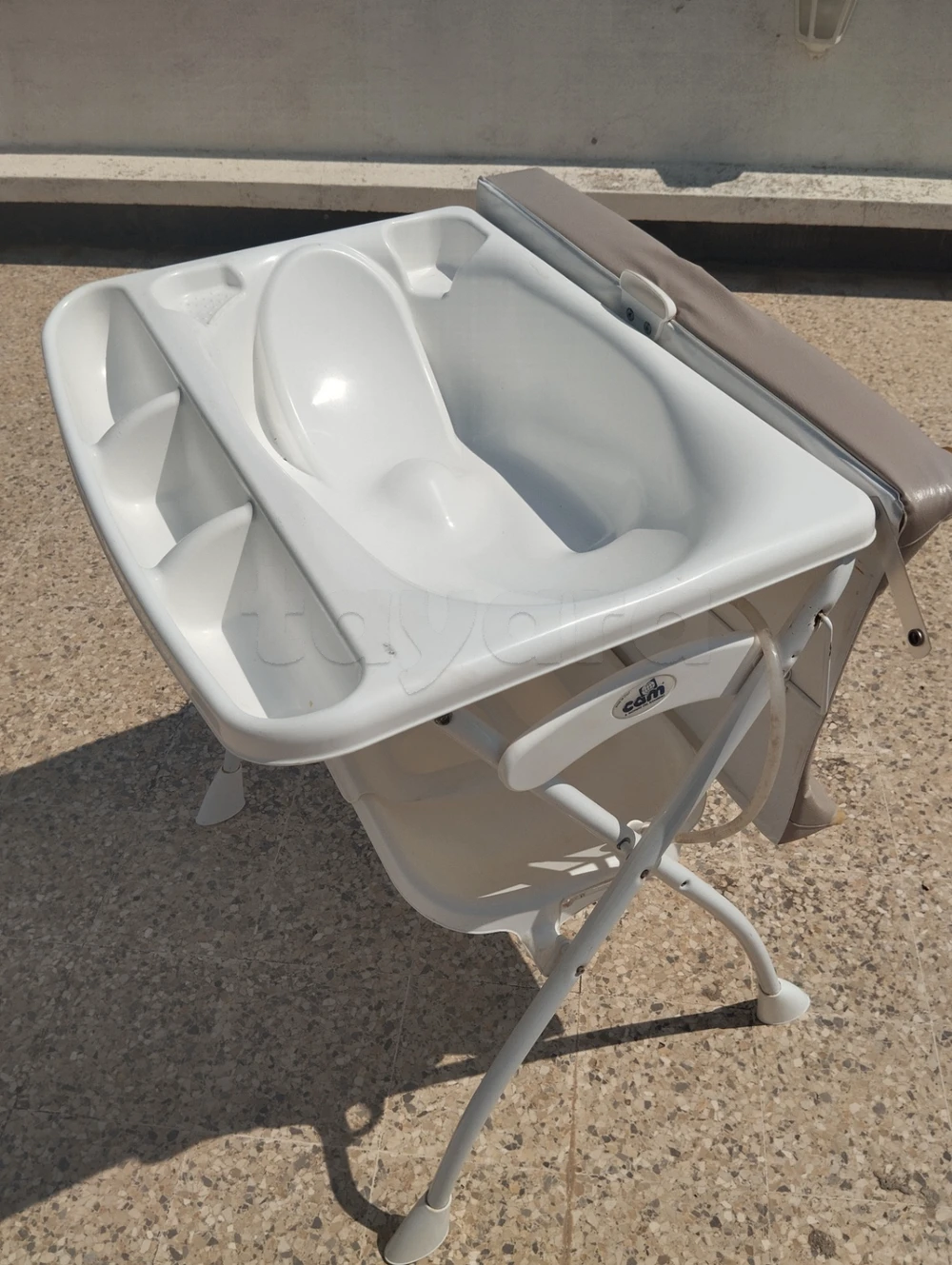 Table à langer+ baignoire CAM avec élément de rangement gratuit