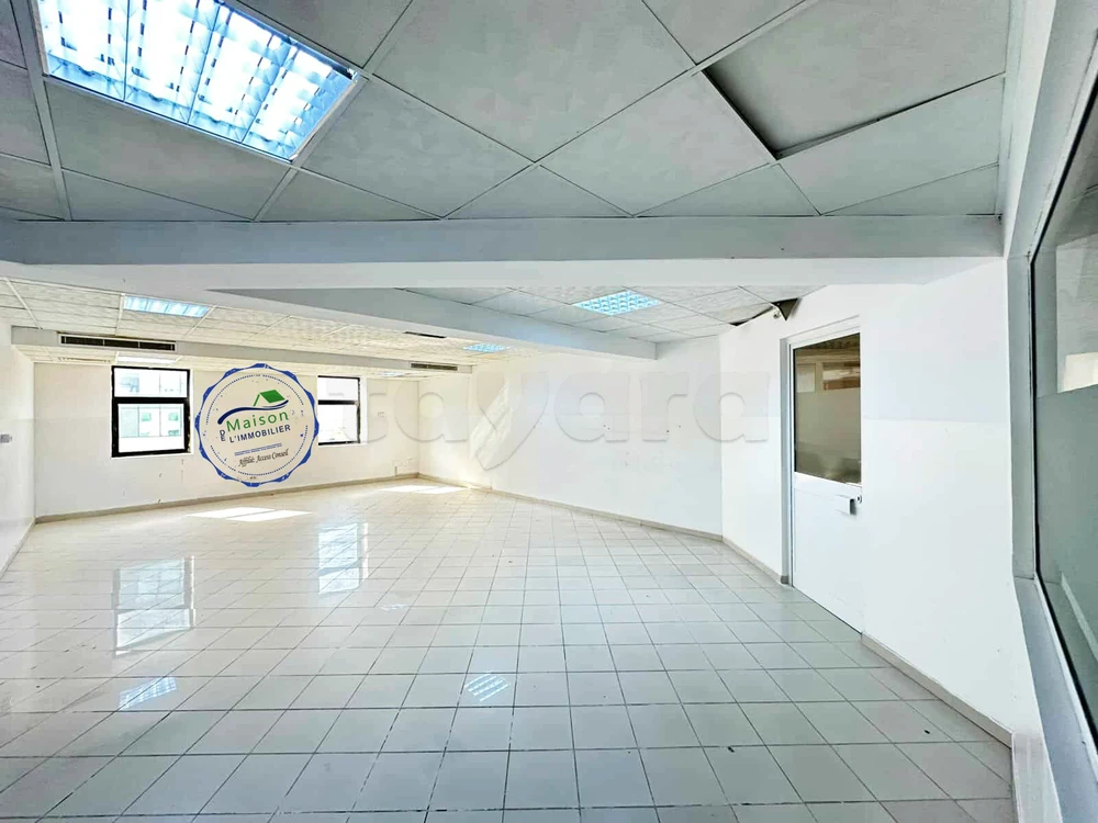 A louer immeuble 4000m² 55 pièces moderne au Lac 3