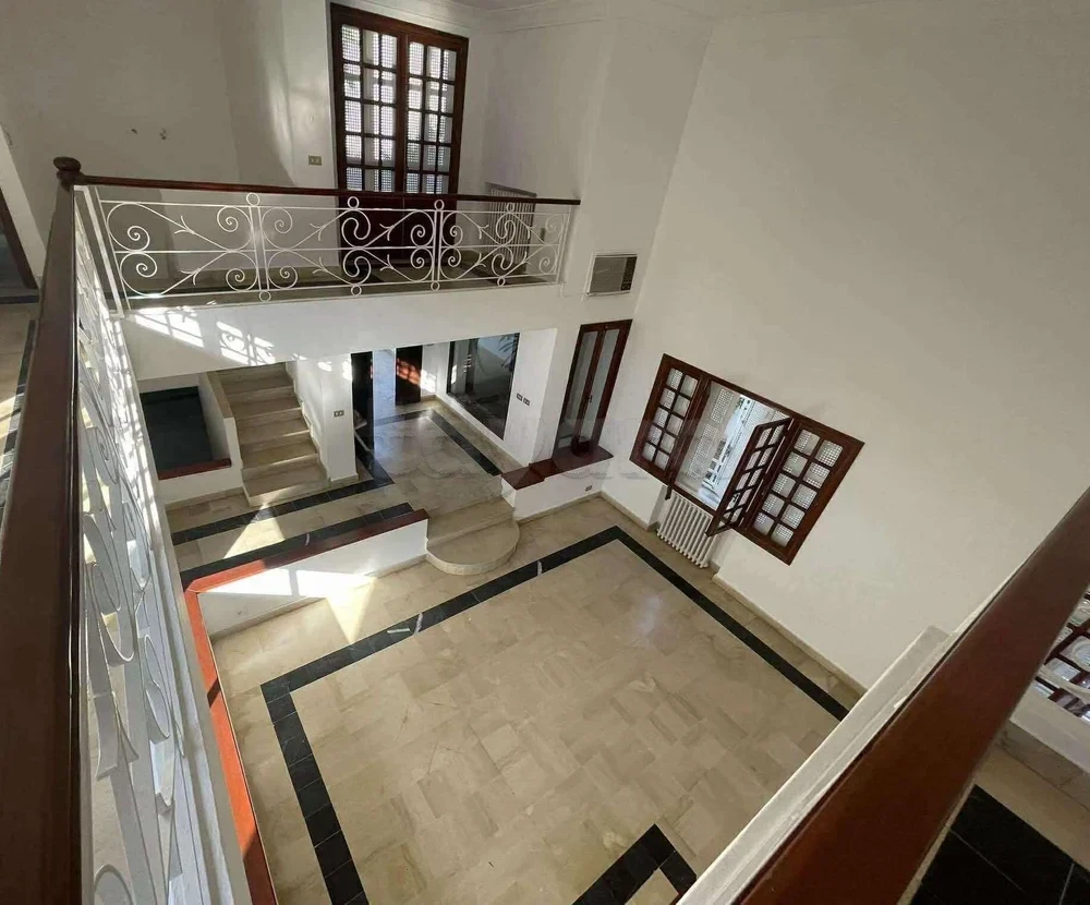 Villa S+4 avec jardin à Menzah 9a