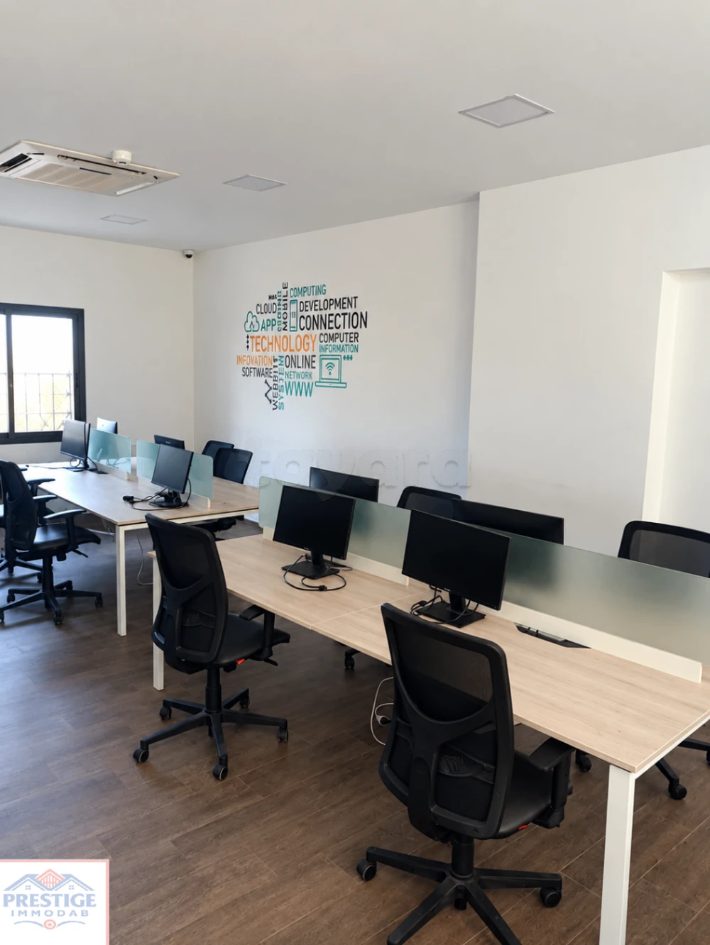 À LOUER — Espace de bureau meublé -Rez de Chausée -LAC 1