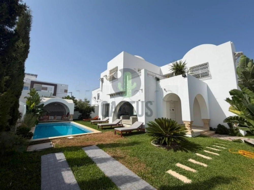 À Vendre : Villa S+4 avec piscine à Hammamet Zone Ribat.