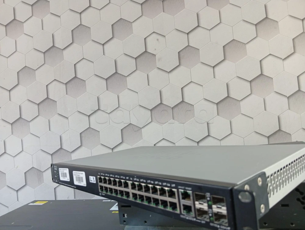 Switch Cisco SG500-28 Gigabit 24 Ports RJ45 + 4 Ports Combo SFP / Idéal Entreprise & Server Room