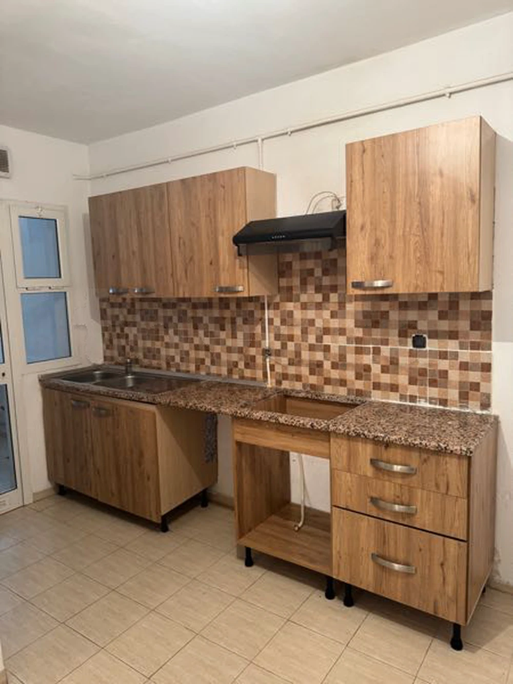 appartement mourouj4 en face métro