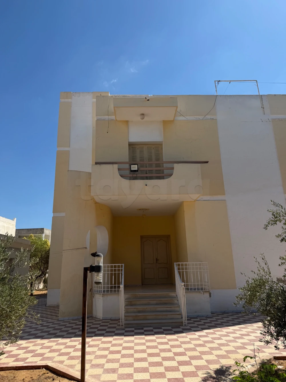 🏡 À VENDRE – Belle villa avec terrain arboré Route Menzel Chaker zanket Mhiri Villa Batie sur 1275 m2 // للبيع – فيلا جميلة مع أرض فلاحية وأشجار مثمرة مبنية على ارض ذات مساحة جملية 1275 م2