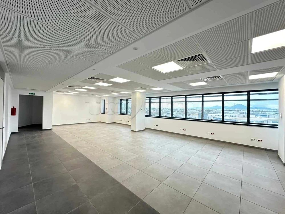 A louer 5 plateaux de 492 m² chacun Lac 3