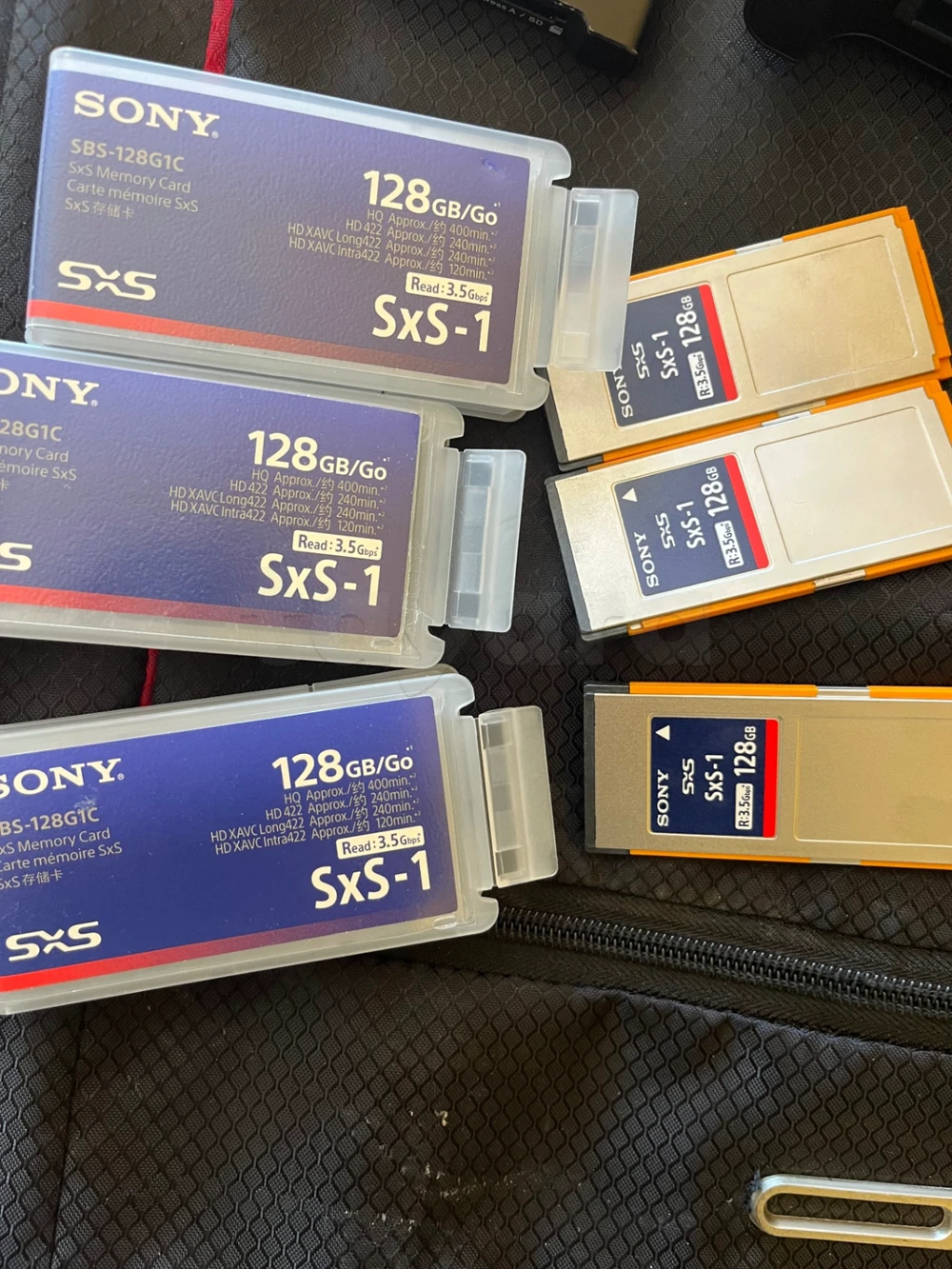 Pack Tournage & Workflow Cinéma Pro : 3x Cartes Sony SxS-1 128Go + Lecteur Officiel SBAC-US30 USB 3.0