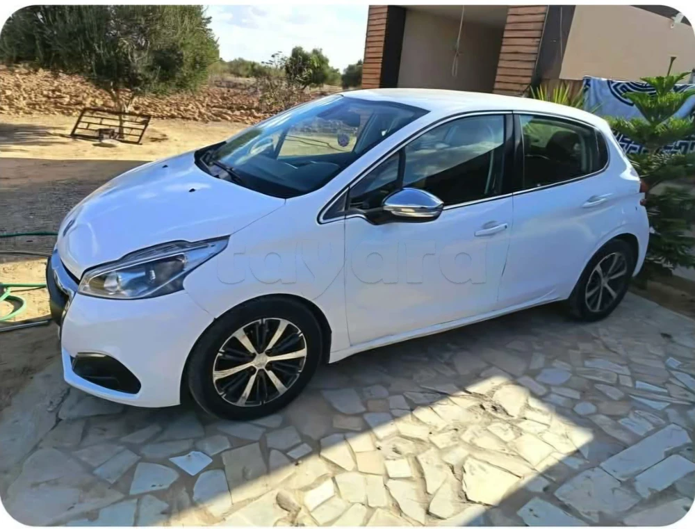 Carte voiture Peugeot 208