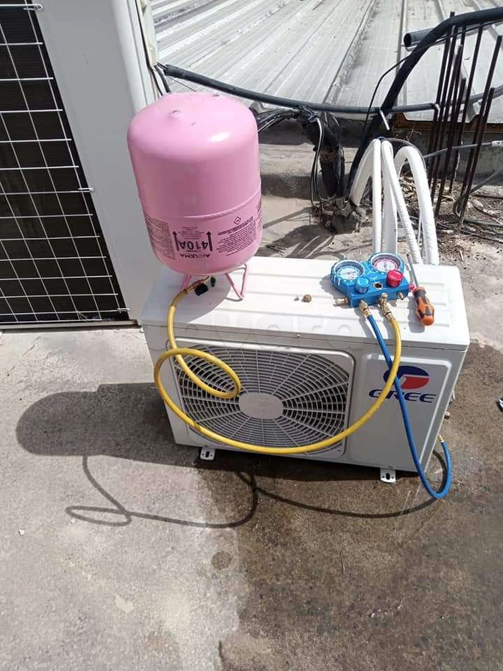 Climatisation et central clim et plomberie gaz devel réparation climatiseur et charge gaz R22/R410A