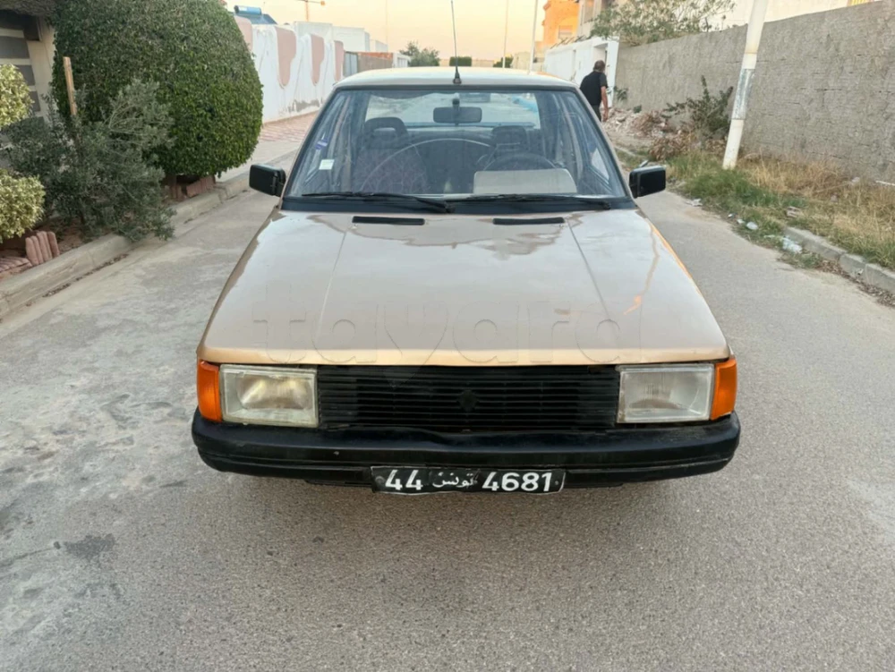 Renault R9