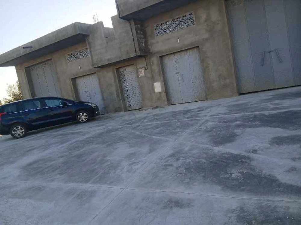 كراء قراج للتجارة و العمل