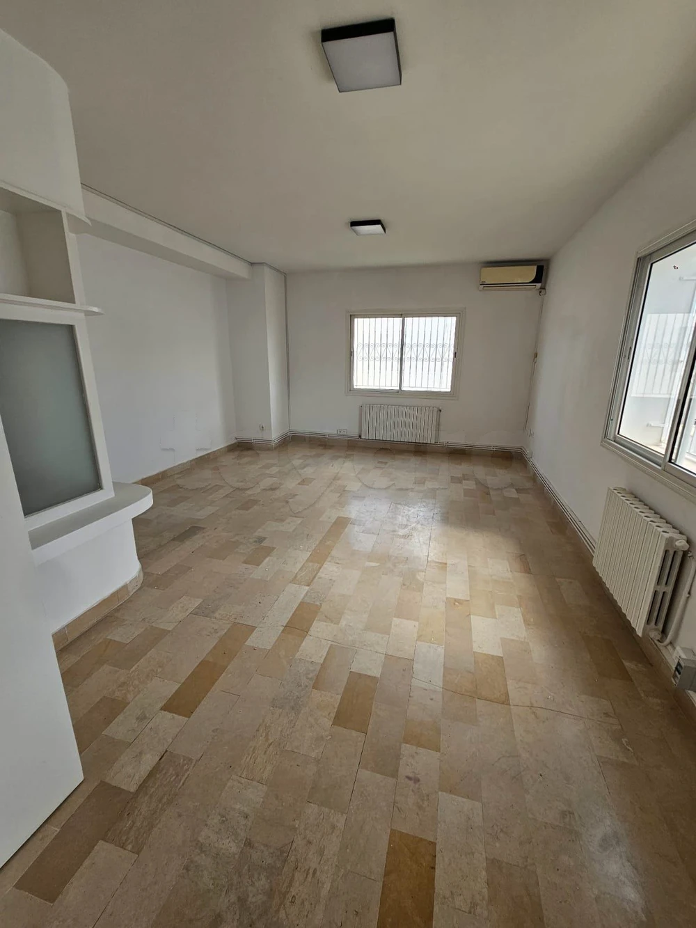 À LOUER ÉTAGE DE VILLA À USAGE BUREAUTIQUE – CENTRE URBAIN NORD