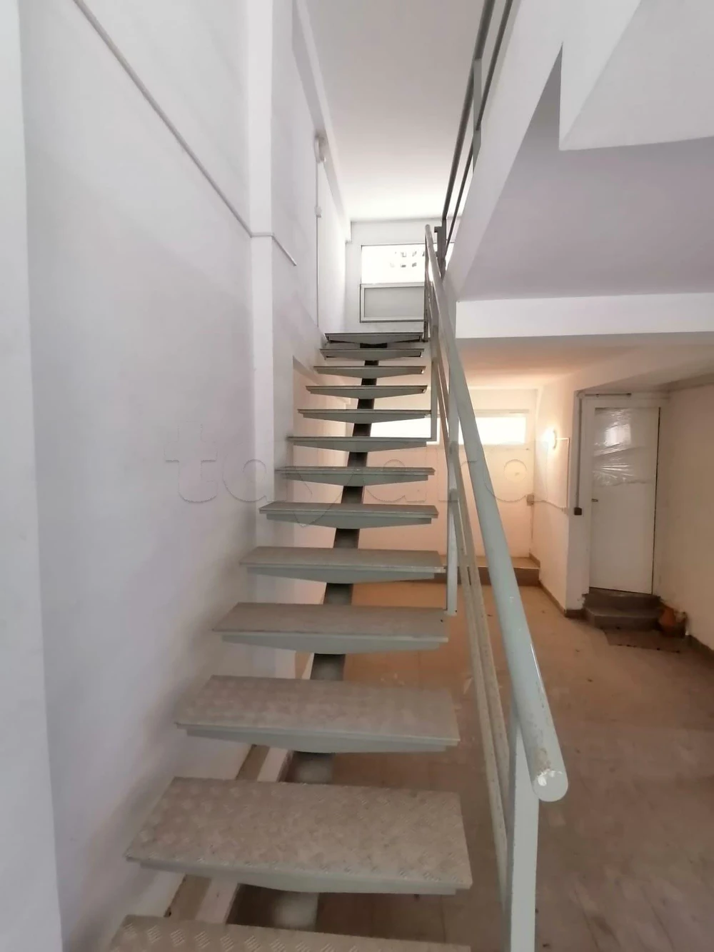 A VENDRE UN LOCAL COMMERCIAL A RADES AVENUE HABIB BOURGUIBA