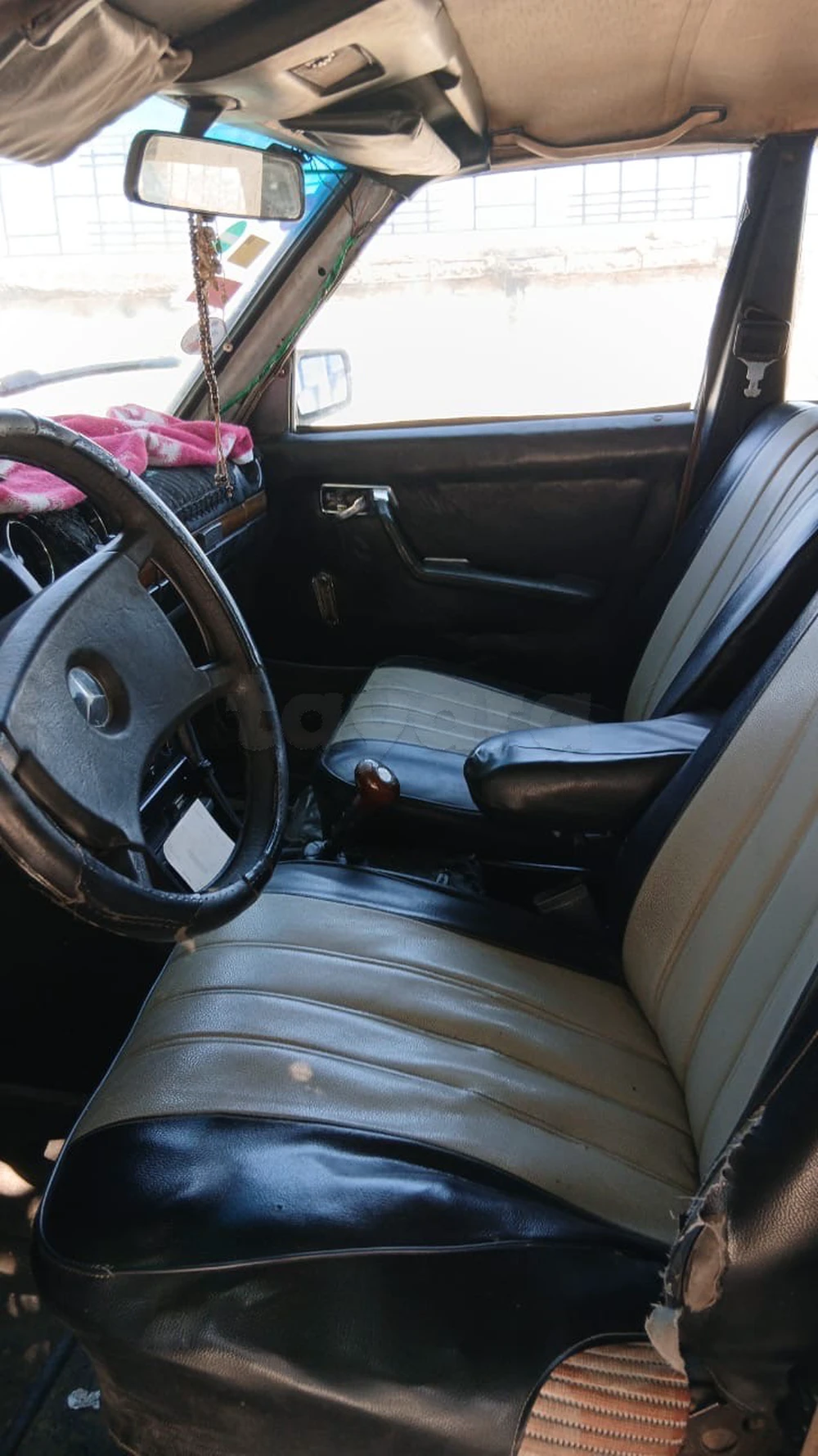 Mercedes-Benz 220