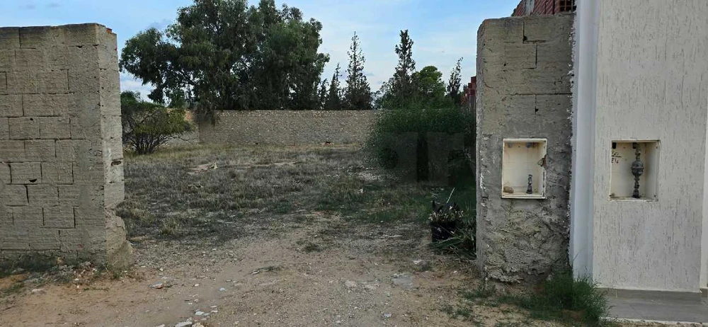 قطعة ارض للبيع 687م² طريق العين كم 7.5 زنقة الشيخ.
رقم الهاتف:25454944