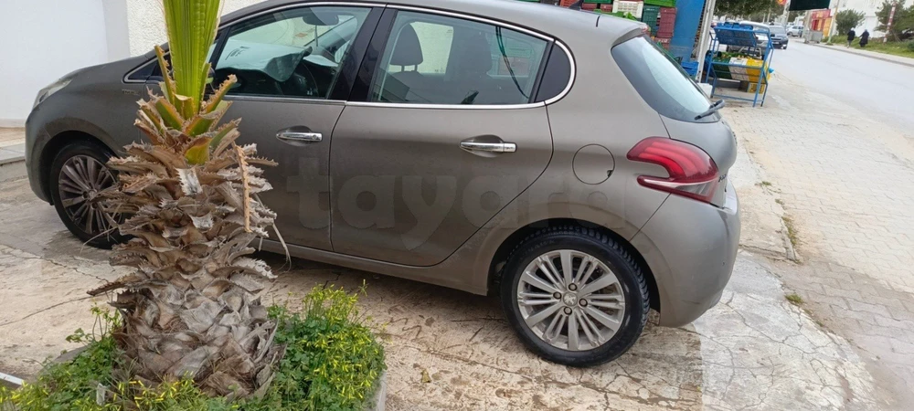 Carte voiture Peugeot 208