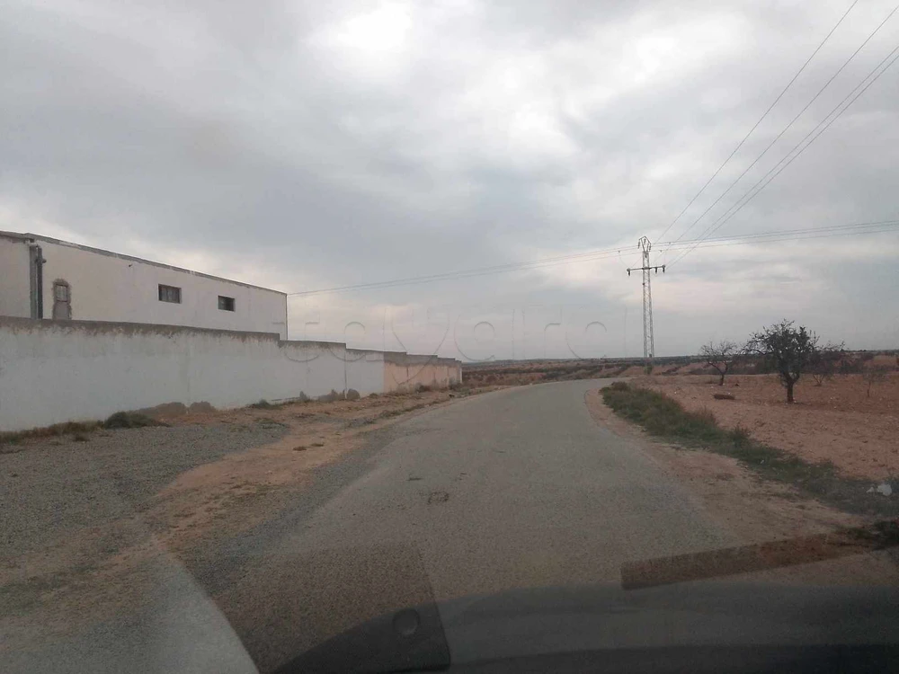 terrain constructible première position pour dépôt a sfax