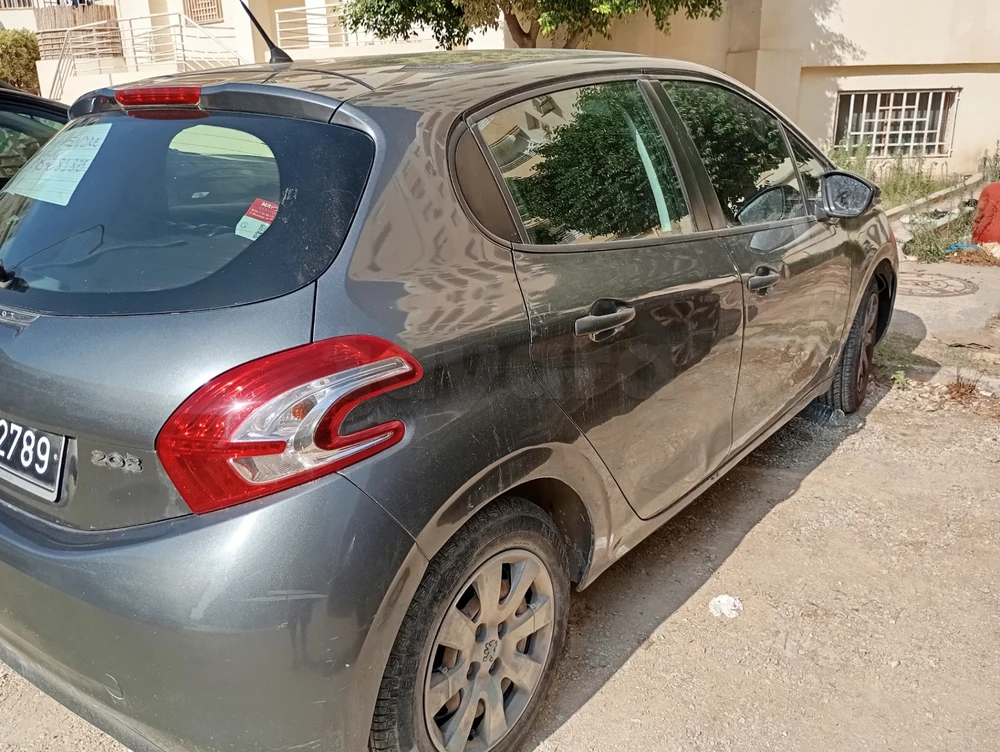 Peugeot 208