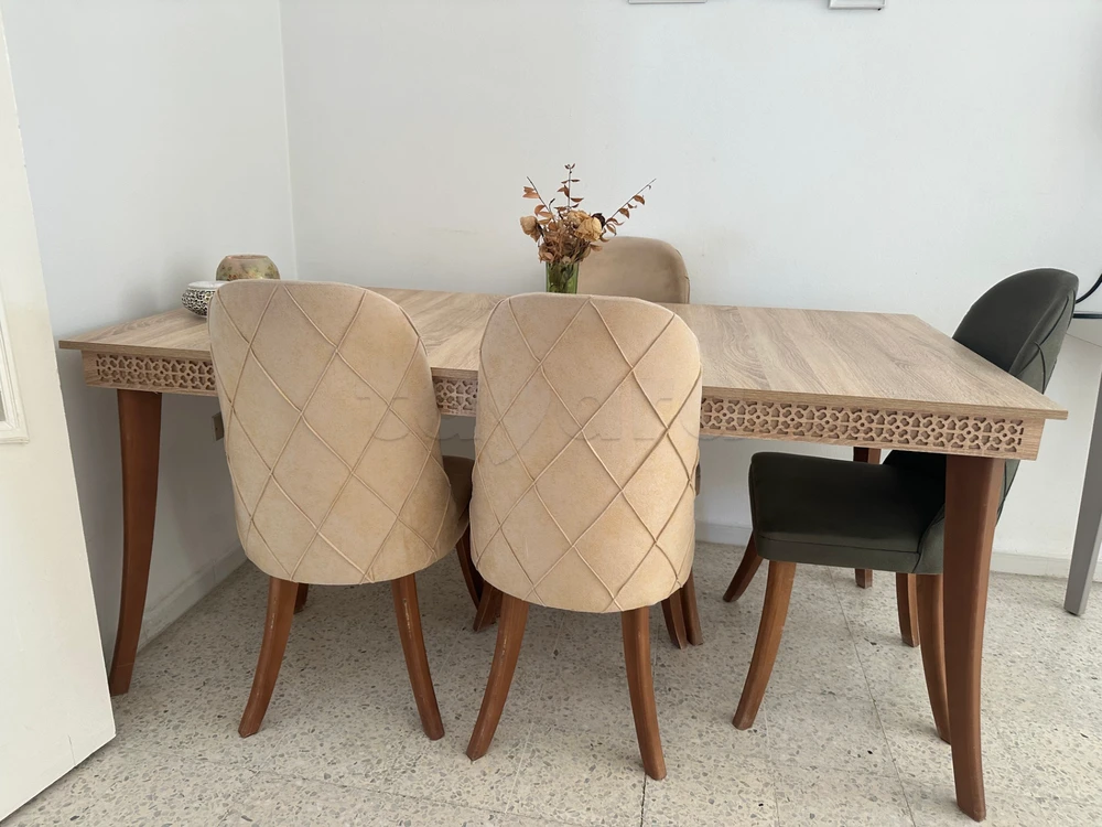 Table à manger en bois + 5 chaises