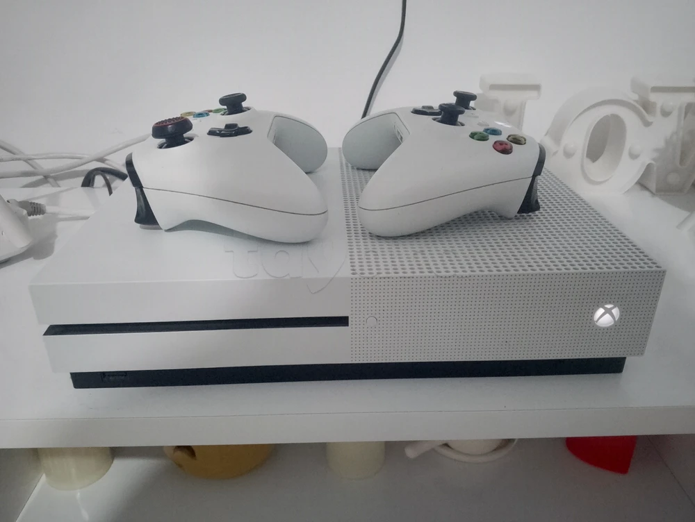 Xbox One S (1 TB)