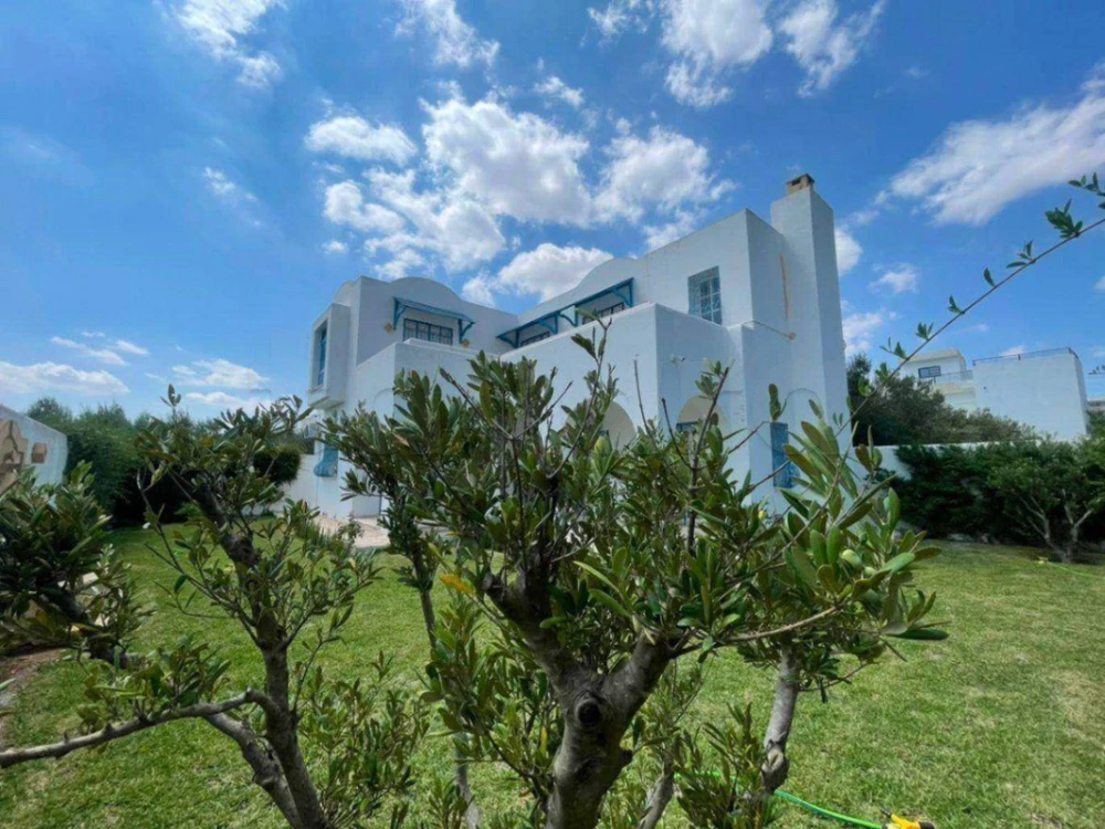 À VENDRE – VILLA INDIVIDUELLE DE HAUT STANDING | À 800 M DE LA MER