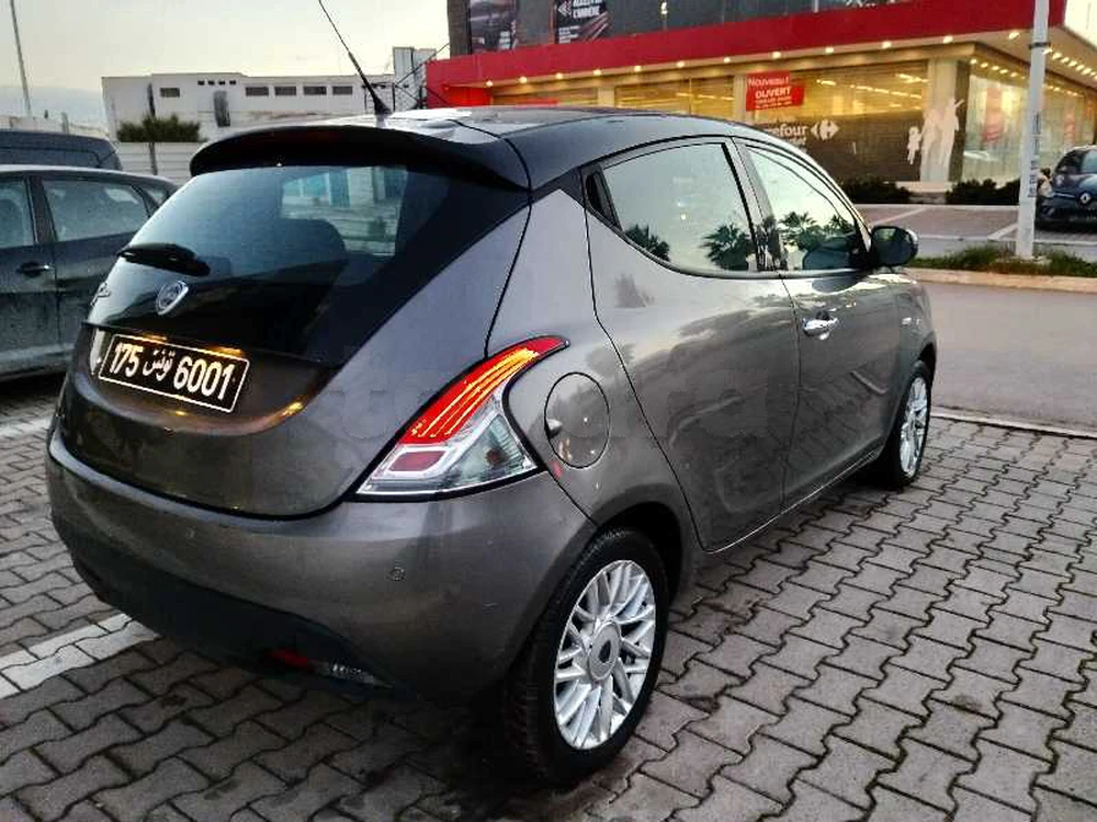 Carte voiture Lancia Y