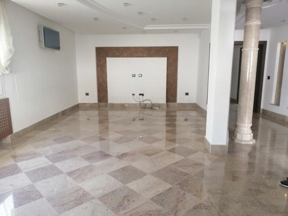 LOCATION VILLA DE HAUT STANDING AVEC PISCINE A EL MENZAH 5 USAGE HABITATION OU POUR BUR